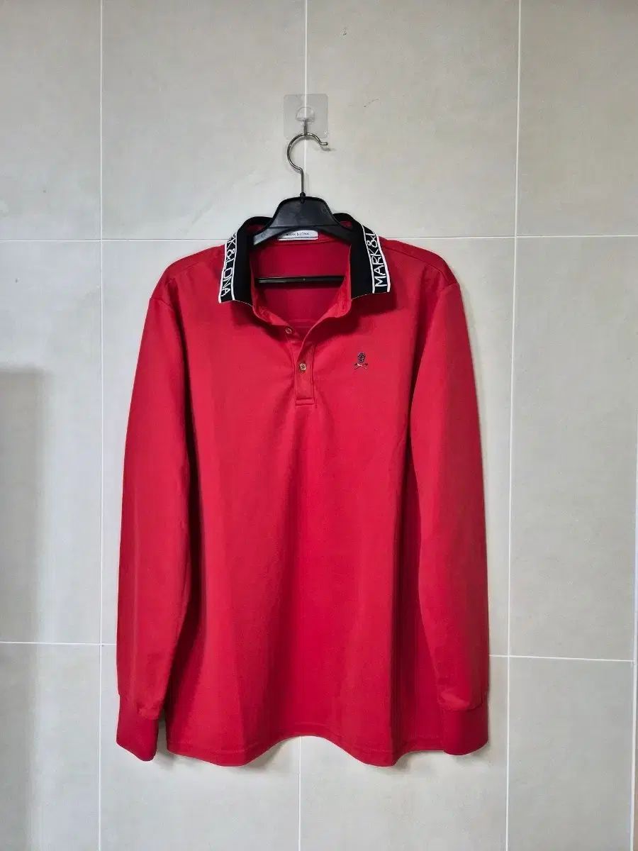 MARK & LONA マークアンドロナ レッド 長袖 カラーTシャツ 100 未使用