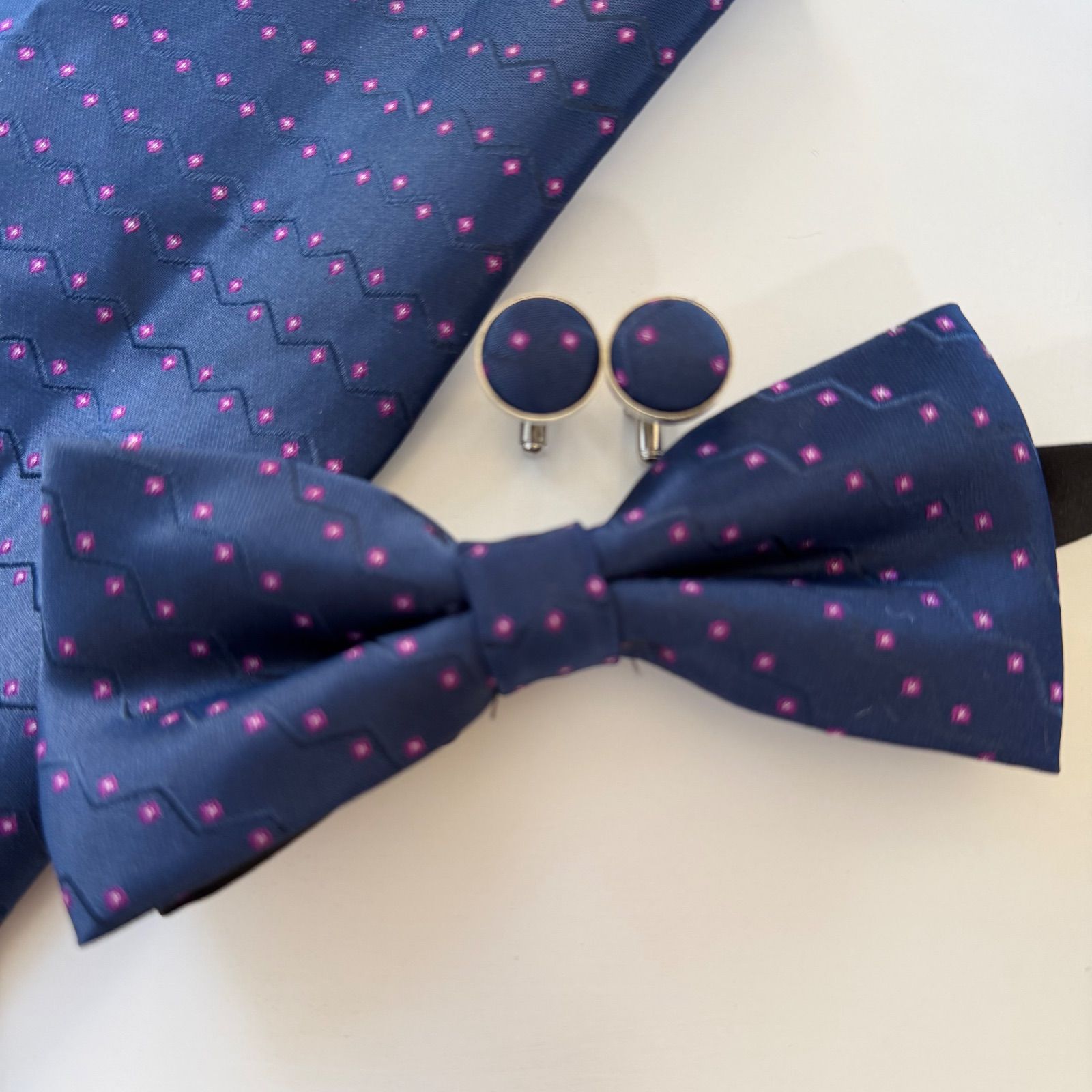 ④-4 蝶ネクタイ ポケットチーフ カフス3点セット - メルカリ
