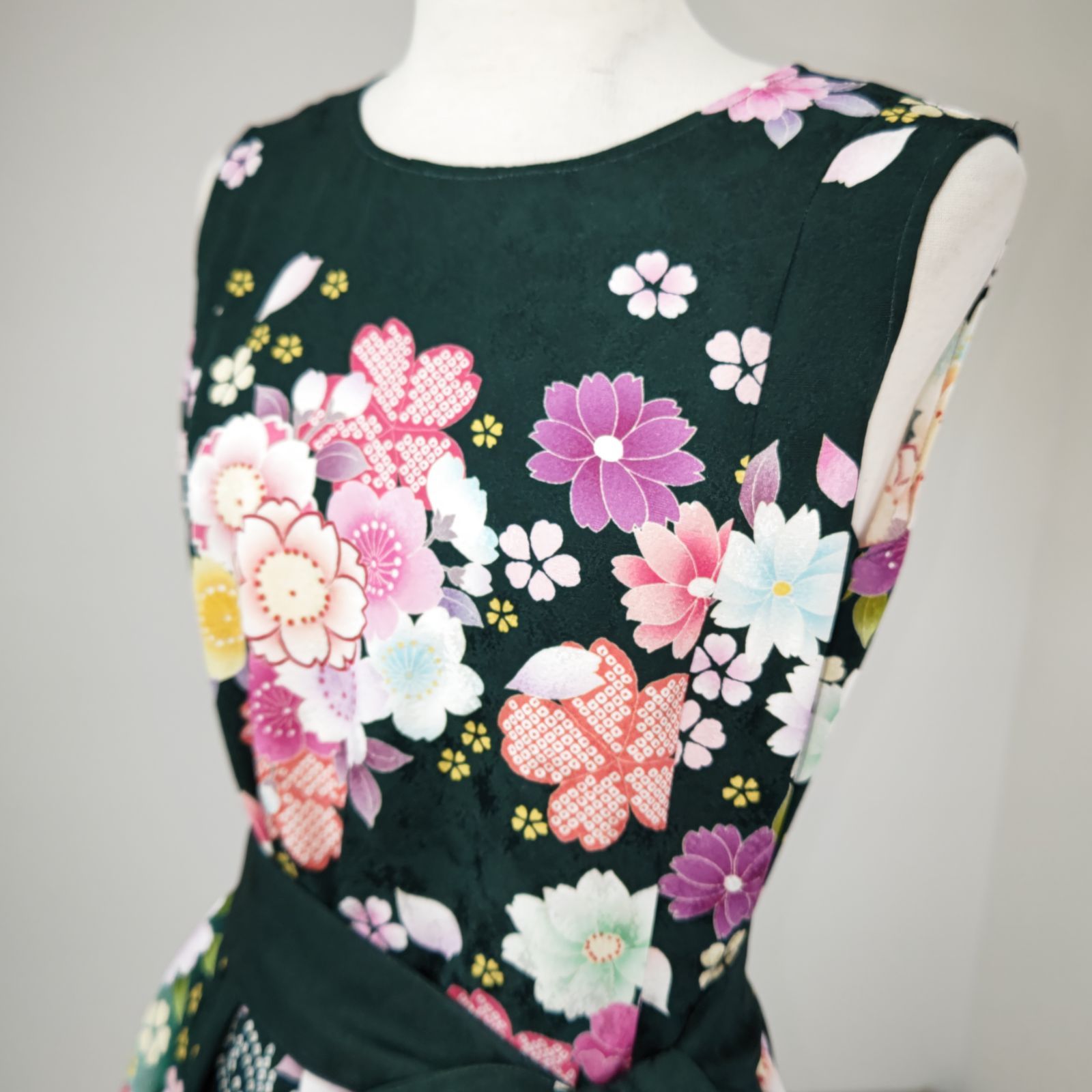 zunezune 振袖ドレス ノースリーブ 着物リメイクワンピース深緑 - メルカリ