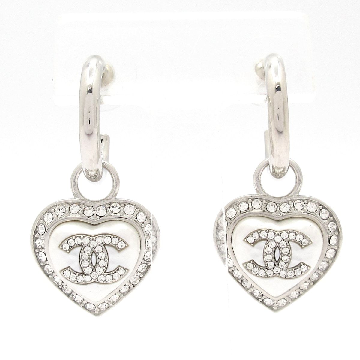 CHANEL(シャネル) ピアス美品 ココマーク シルバー×白 ハート - メルカリ