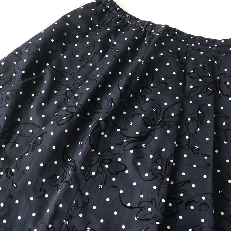 美品　大きいサイズ46 ローズティアラ　フラワー刺繍ウエストゴムスカート 大きいサイズ ローズティアラ Rose Tiara フロッキーフラワー ドット