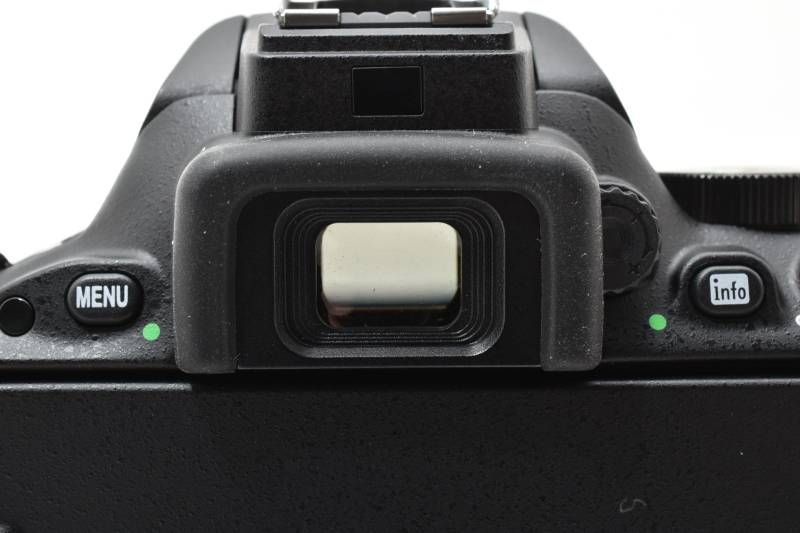 光学極上品】Nikon ニコン D5500 ボディ シャッター数3523枚と少ない