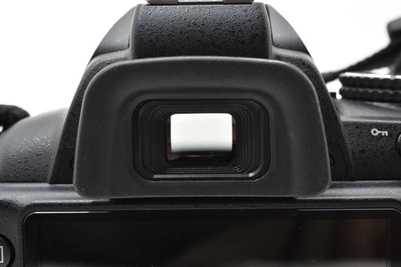 実用品】Nikon ニコン D3000 ボディ シャッター数804枚と極小 SDカード