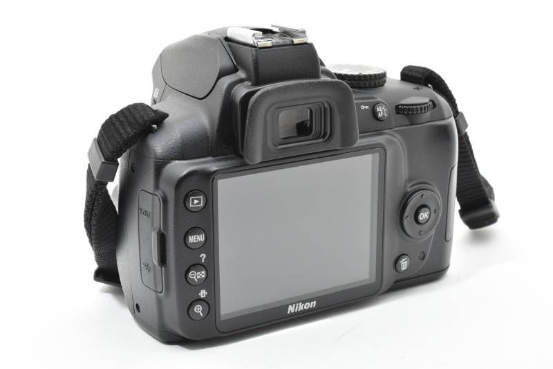 実用品】Nikon ニコン D3000 ボディ シャッター数804枚と極小 SDカード
