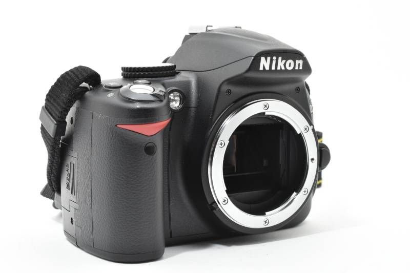 実用品】Nikon ニコン D3000 ボディ シャッター数804枚と極小 SDカード