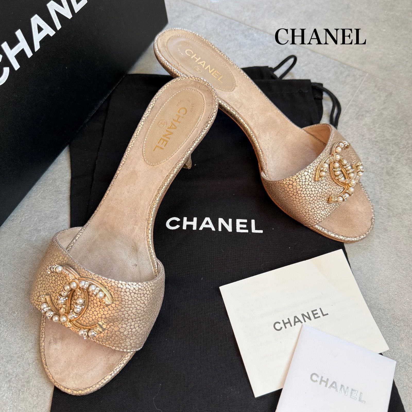 CHANEL シャネル ココマーク ビジュー パール レザーサンダル ゴールド