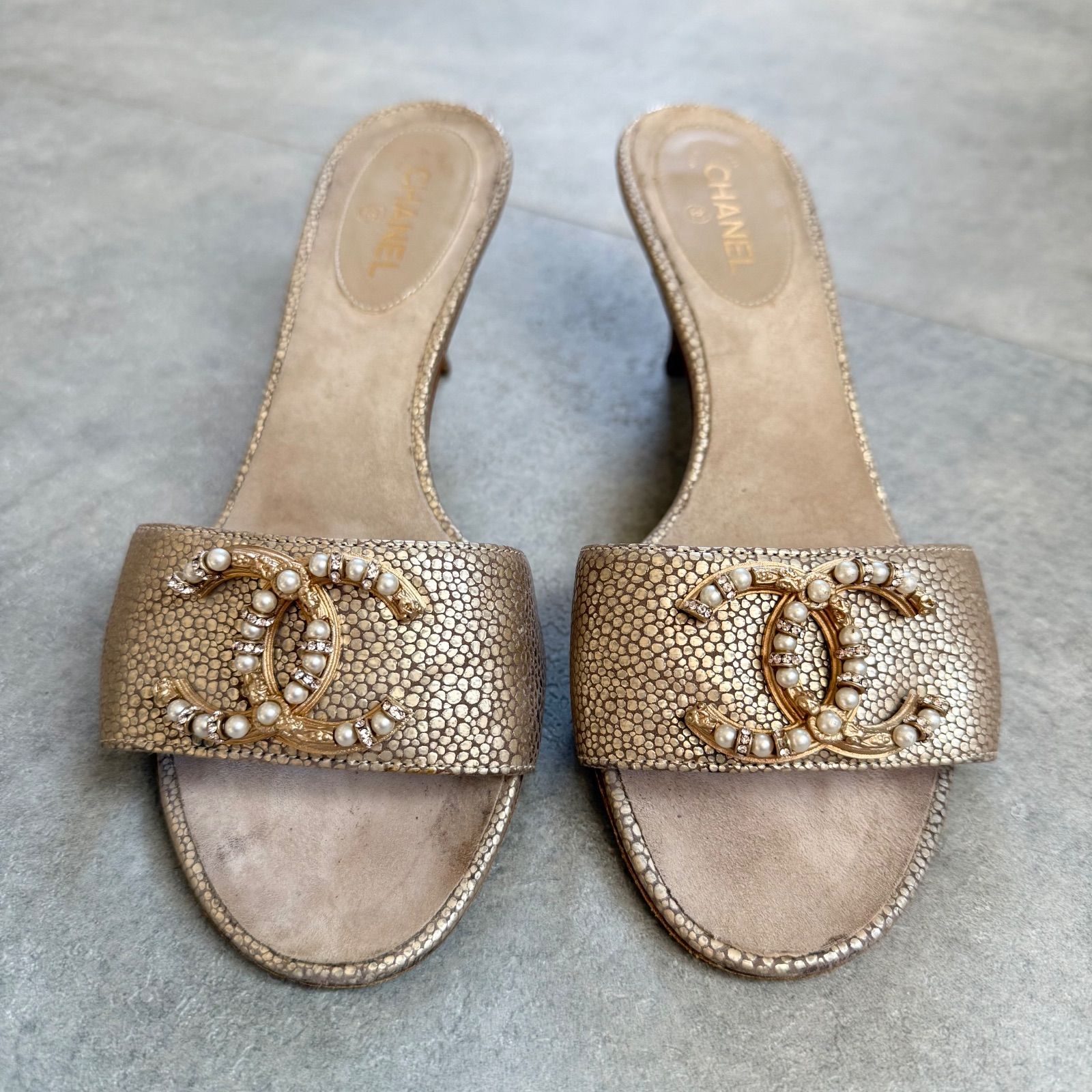 CHANEL シャネル ココマーク ビジュー パール レザーサンダル ゴールド 