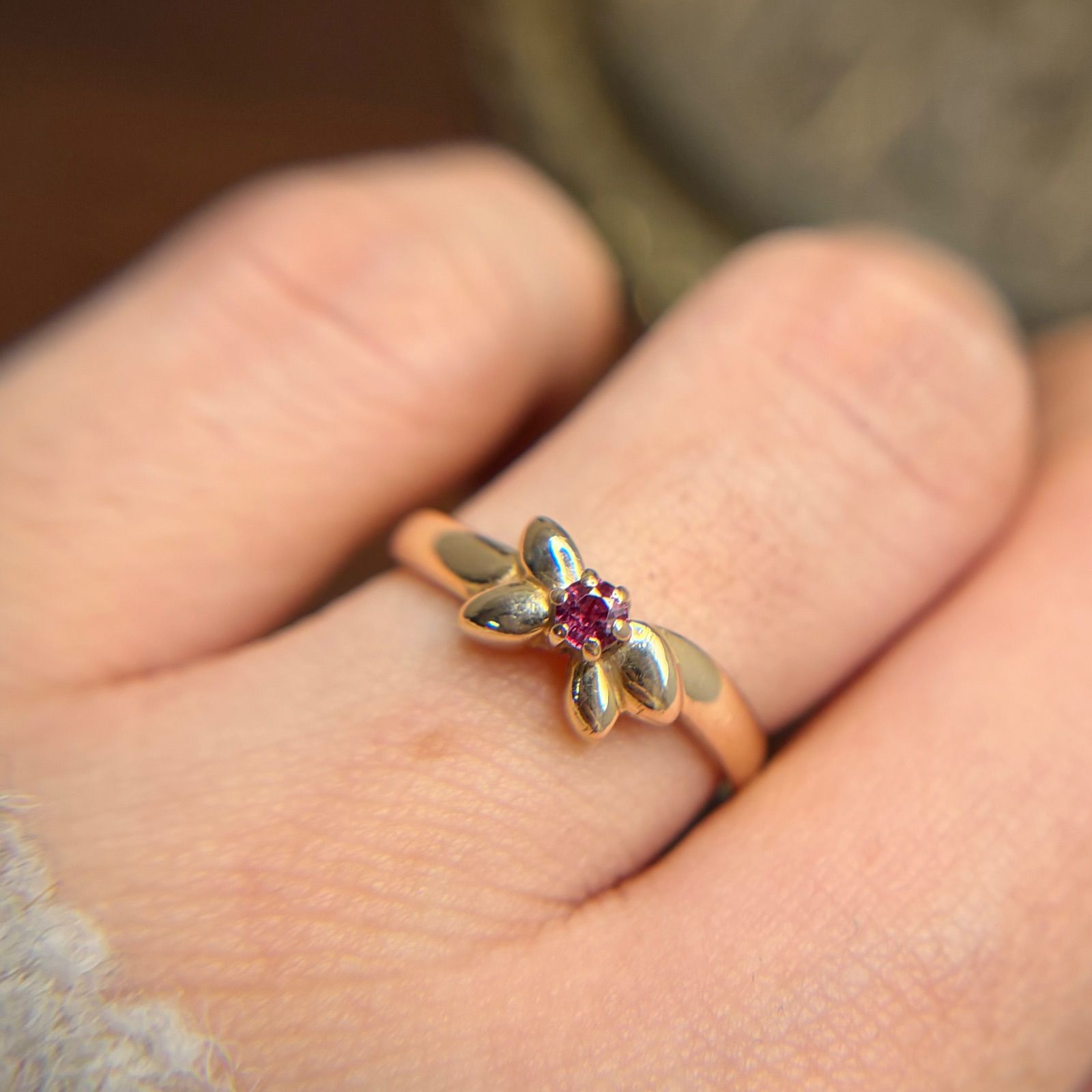 ジュエリーマキ 】K9 ルビー 花 ゴールドリング 9.5号 1.8g C4058