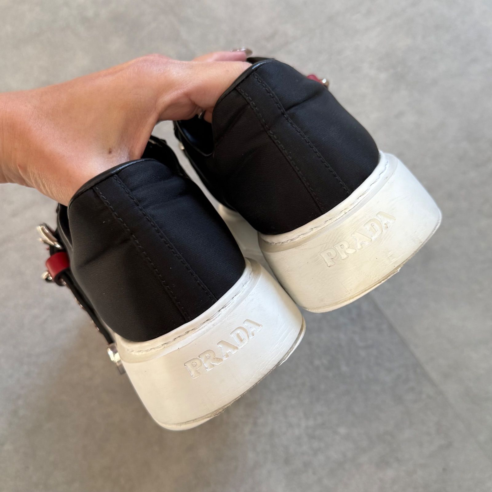 PRADA プラダ ロゴ ナイロンレザー ベルトスタッズ 厚底スニーカー 
