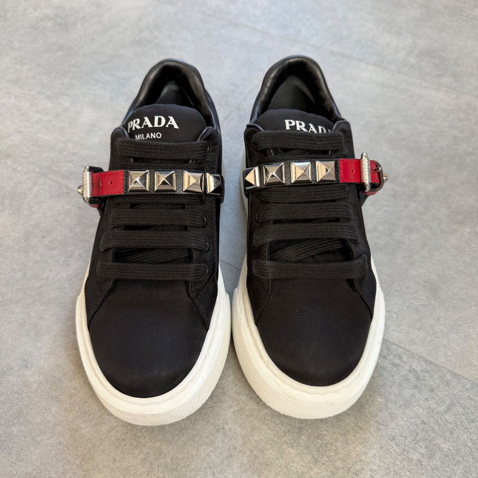 PRADA プラダ ロゴ ナイロンレザー ベルトスタッズ 厚底スニーカー 