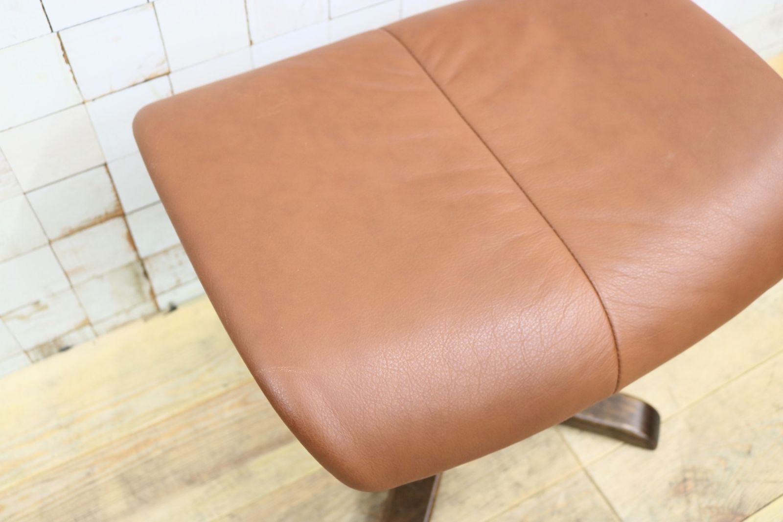 GMIS477B○Hjellegjerde / イエリアーダ Simmons オットマン フット