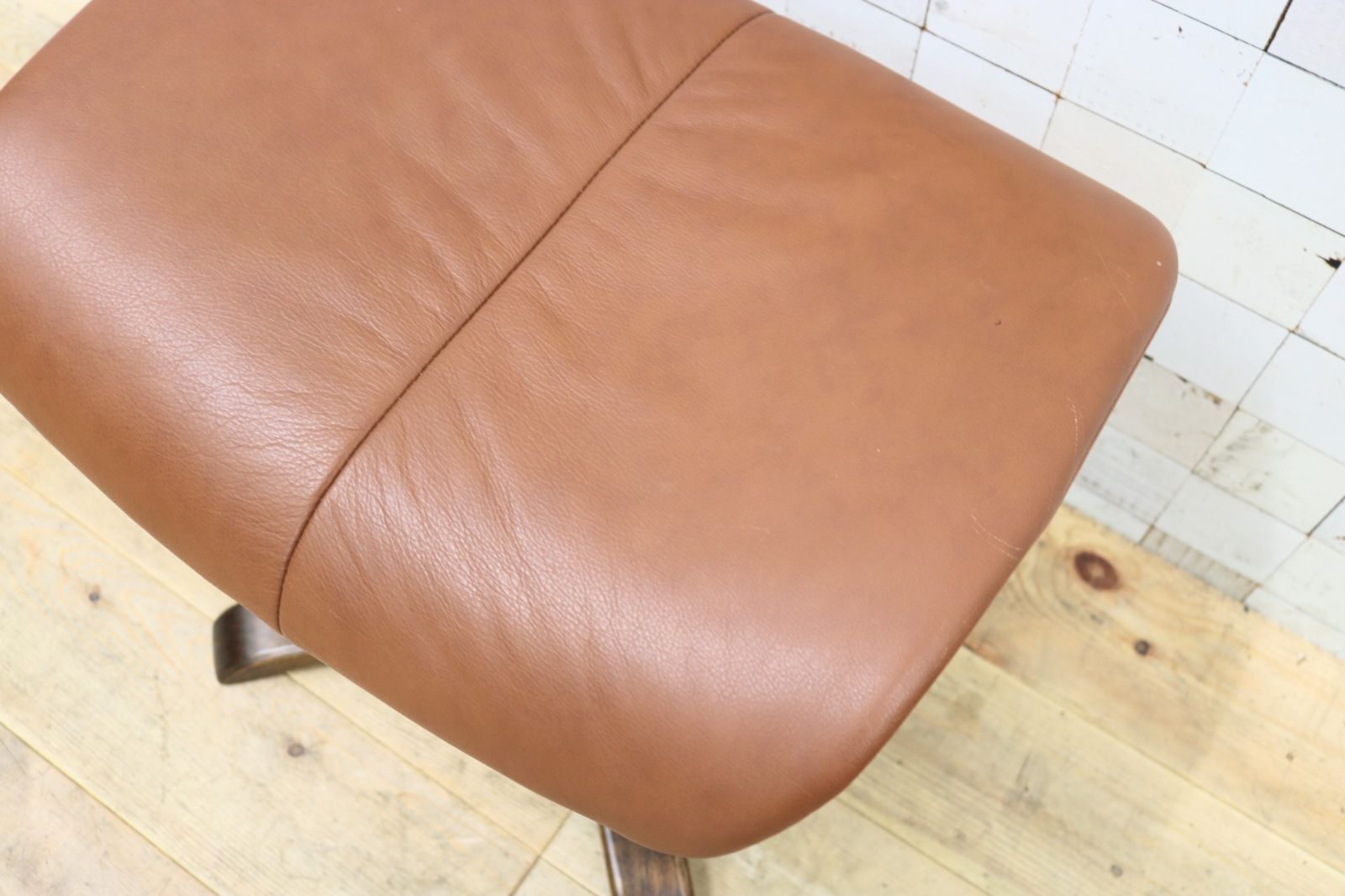 GMIS477B○Hjellegjerde / イエリアーダ Simmons オットマン フット