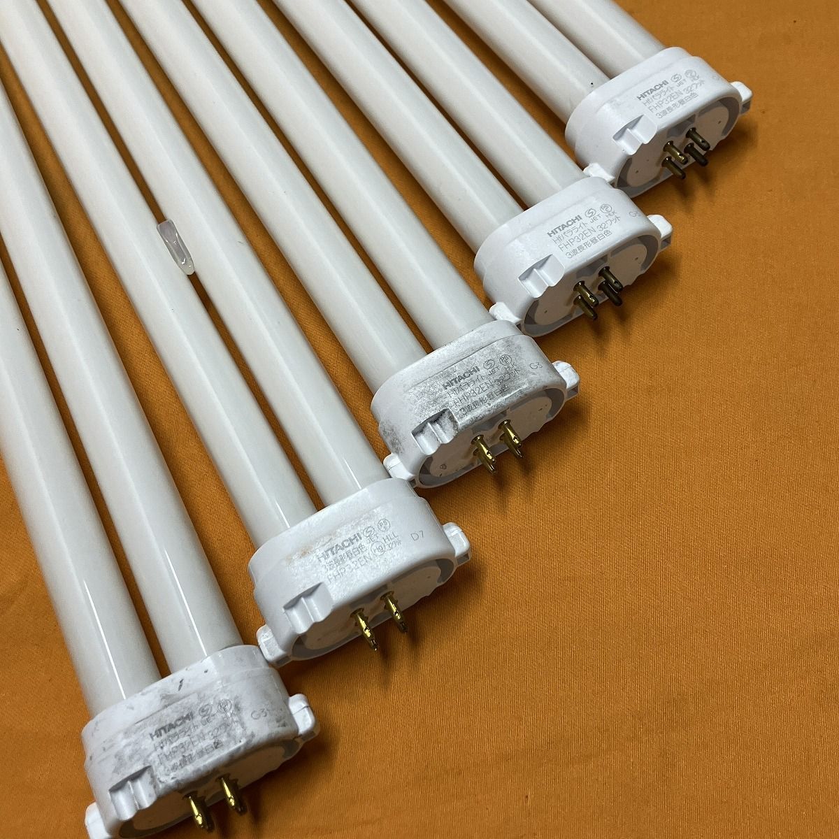 コンパクト形蛍光ランプ(15個セット) 日立 FHP32EN 昼白色 - メルカリ