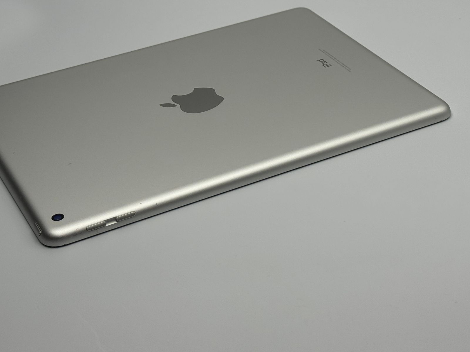 中古C】iPad 第6世代 32GB シルバー Wi-Fi バッテリー【95%】 - メルカリ