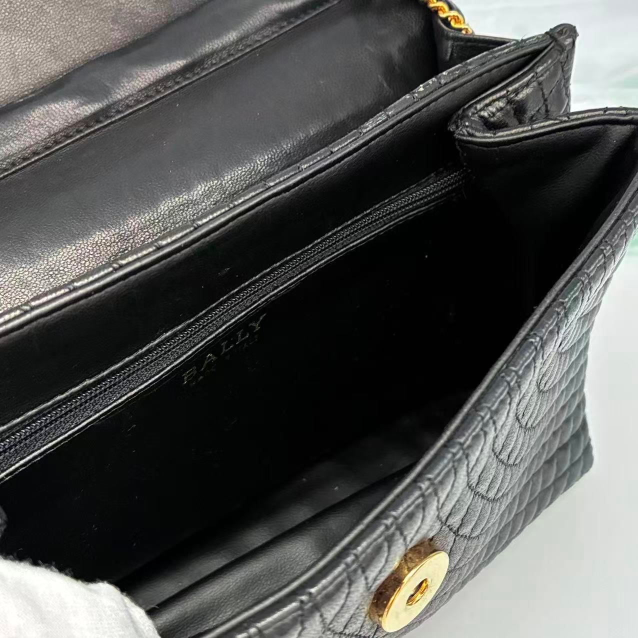 極美品 BALLY バリー ショルダーバッグ レザー キルティング フリンジ 