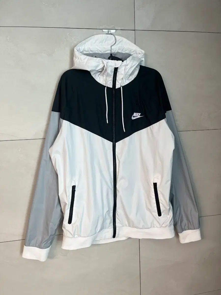 ナイキ ウィンドブレーカー L - メルカリ