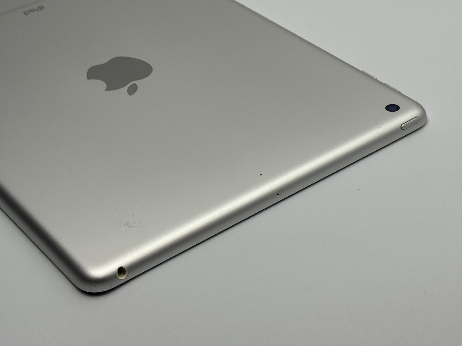 中古C】iPad 第6世代 32GB シルバー Wi-Fi バッテリー【24%】 - メルカリ