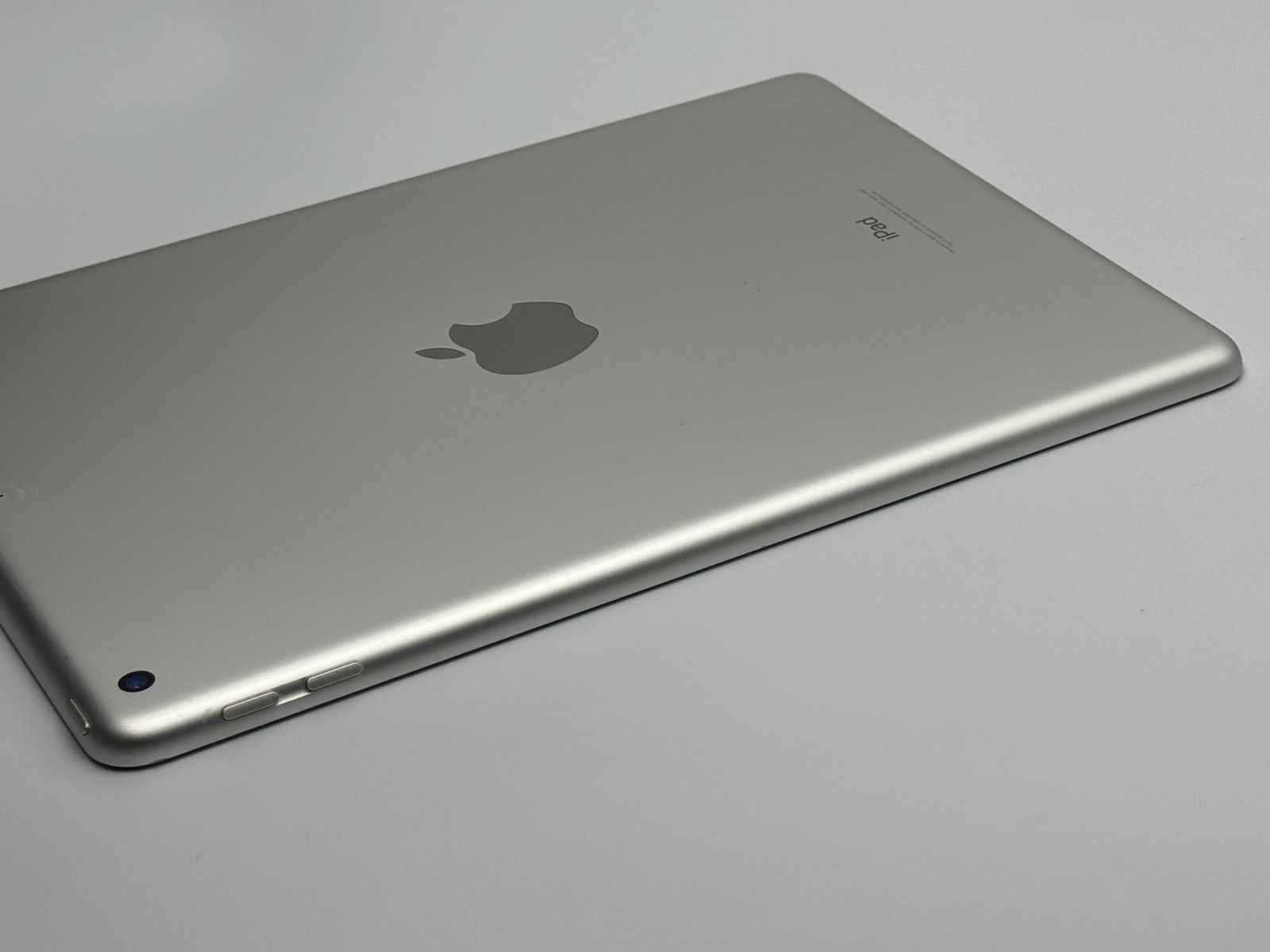 中古C】iPad 第6世代 32GB シルバー Wi-Fi バッテリー【24%】 iPad