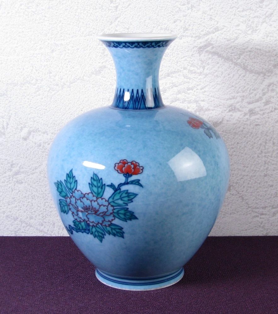 人間国宝 十三代今泉今右衛門 本人作 色絵吹墨牡丹文花瓶 高さ：21.3cm