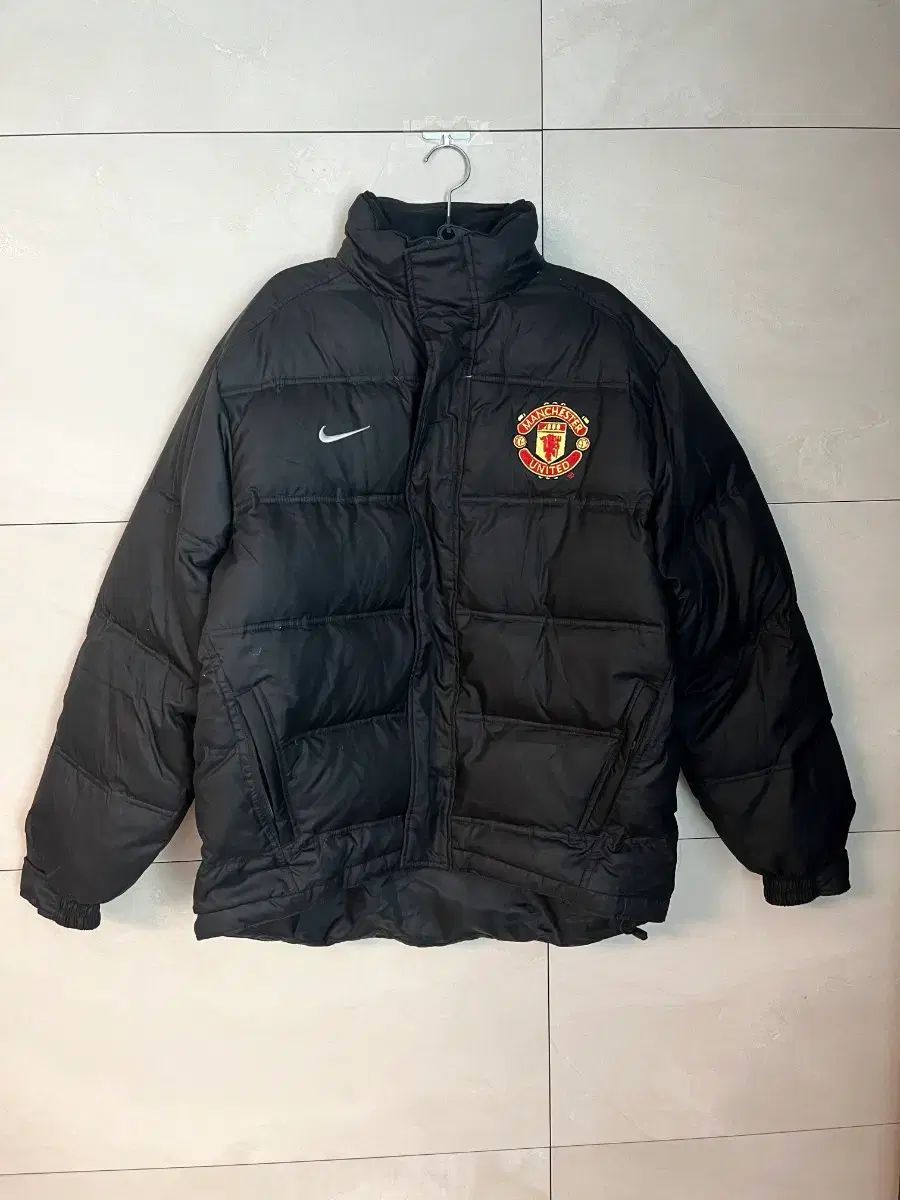 ナイキ レトロ マンチェスター ユナイテッド ブラック ダウン アウター