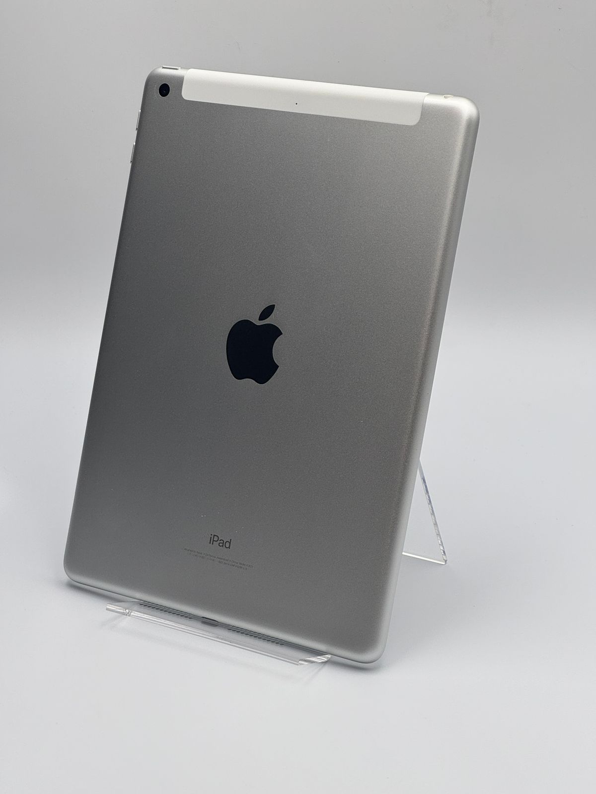 中古B】iPad 第5世代 32GB シルバー wifi+Cellular バッテリー【87