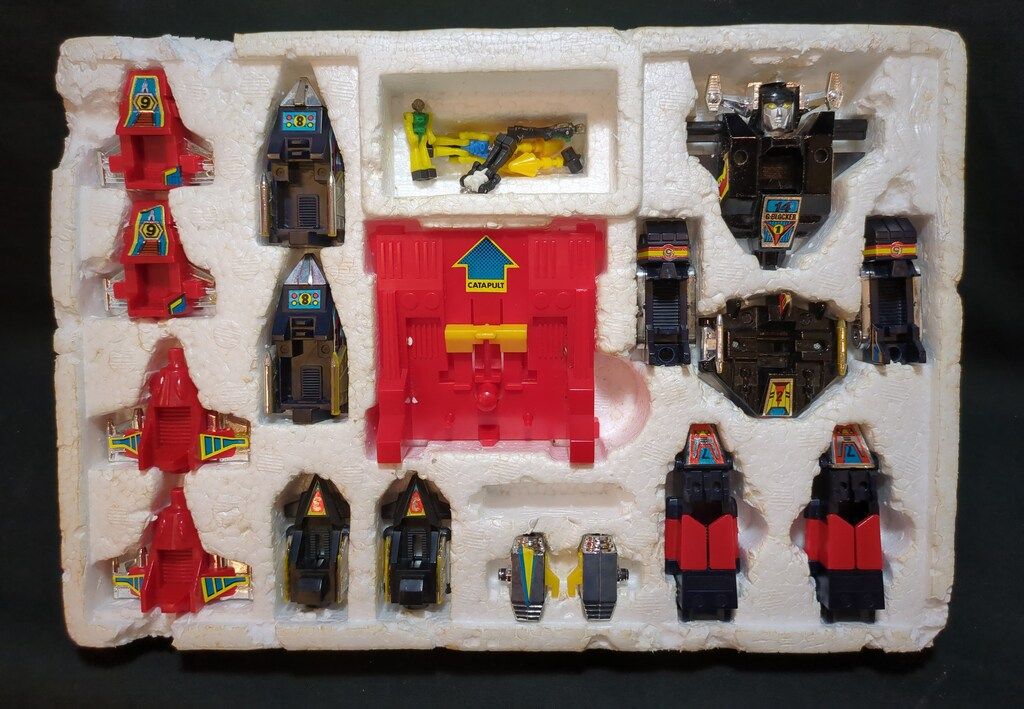 旧タカラ ダイアクロン 14機合体 ガッツブロッカー タカラ ダイアクロンシリーズ 14機合体 ガッツブロッカー - メルカリ