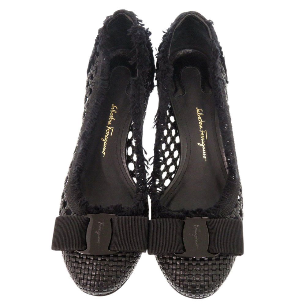 【美品】サルヴァトーレ フェラガモ 黒リボン付きパンプス　サイズ　8 1/2 美品 サルヴァトーレフェラガモ ヴァラリボン サイズ5D 編み込み