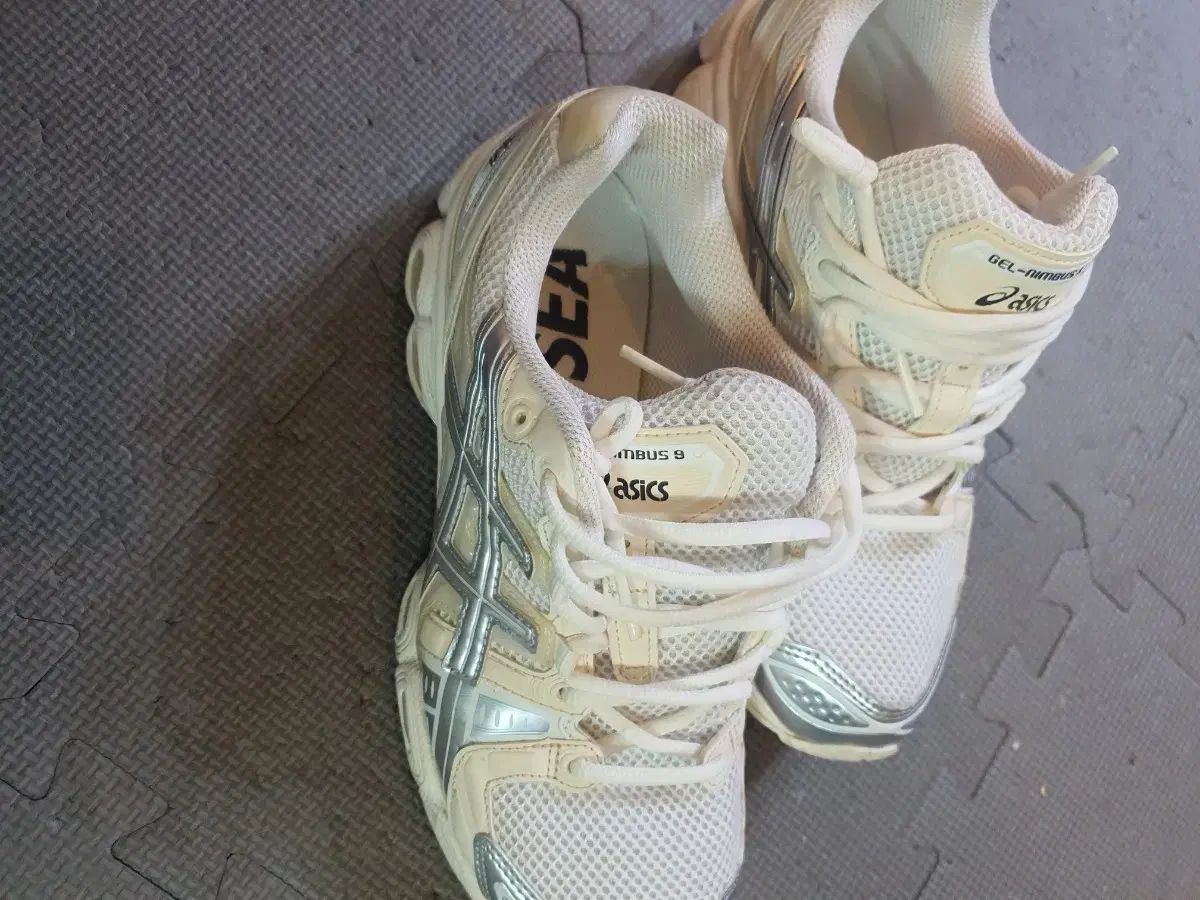 アシックス ゲル ニンバス 10 1 白 ピュア シルバー