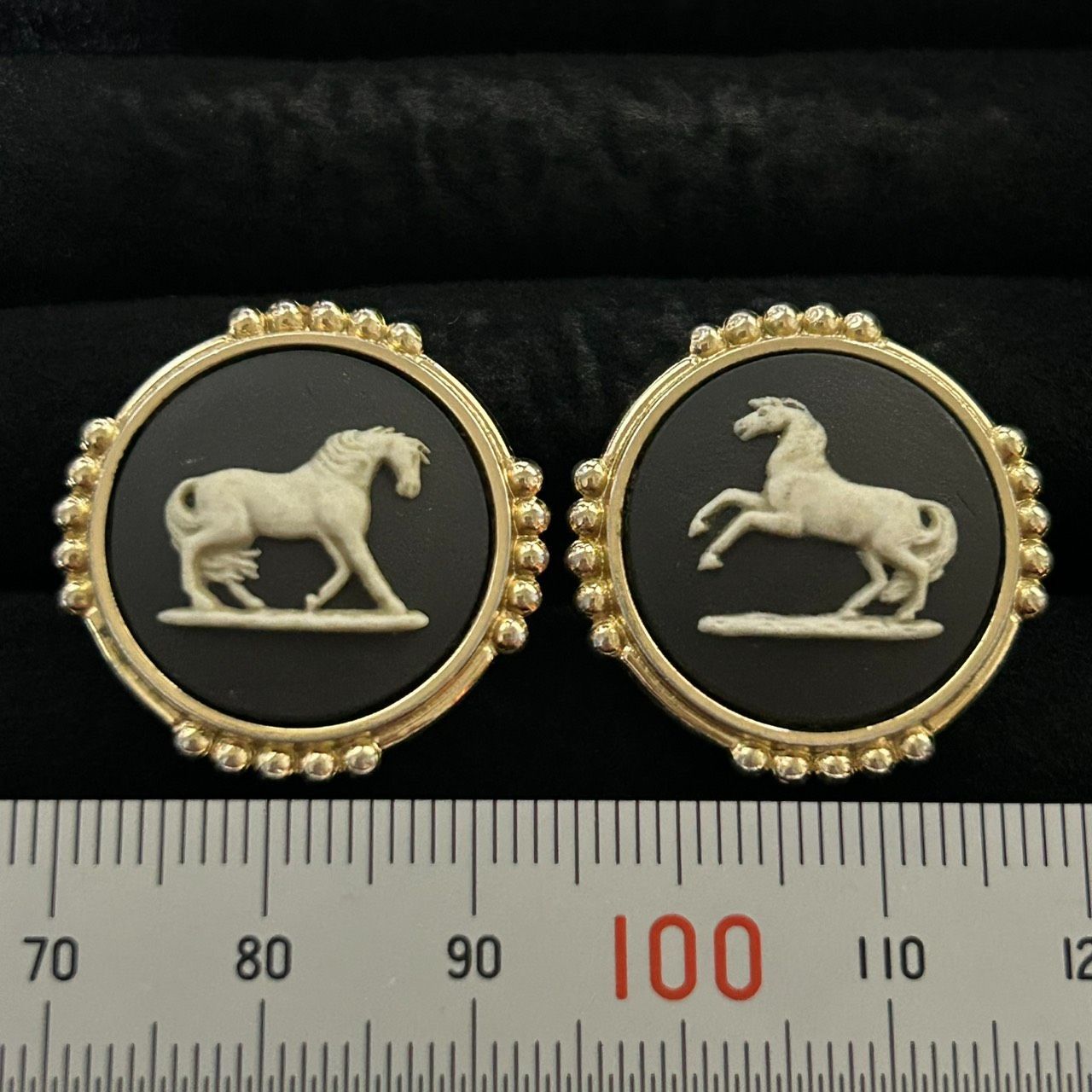 ウエッジウッド Wedgwood ジャスパー カフス カメオ 馬モチーフ