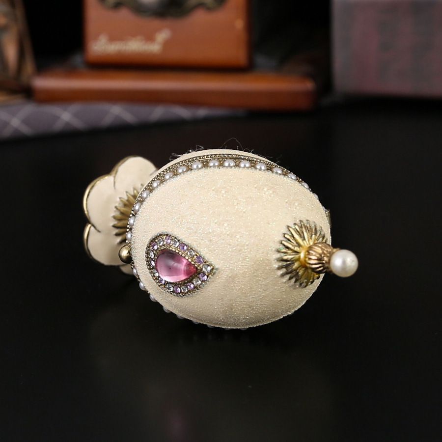 新品未使用 新作白色卵型ジュエリーボックス 個性的金属工芸品 雑貨