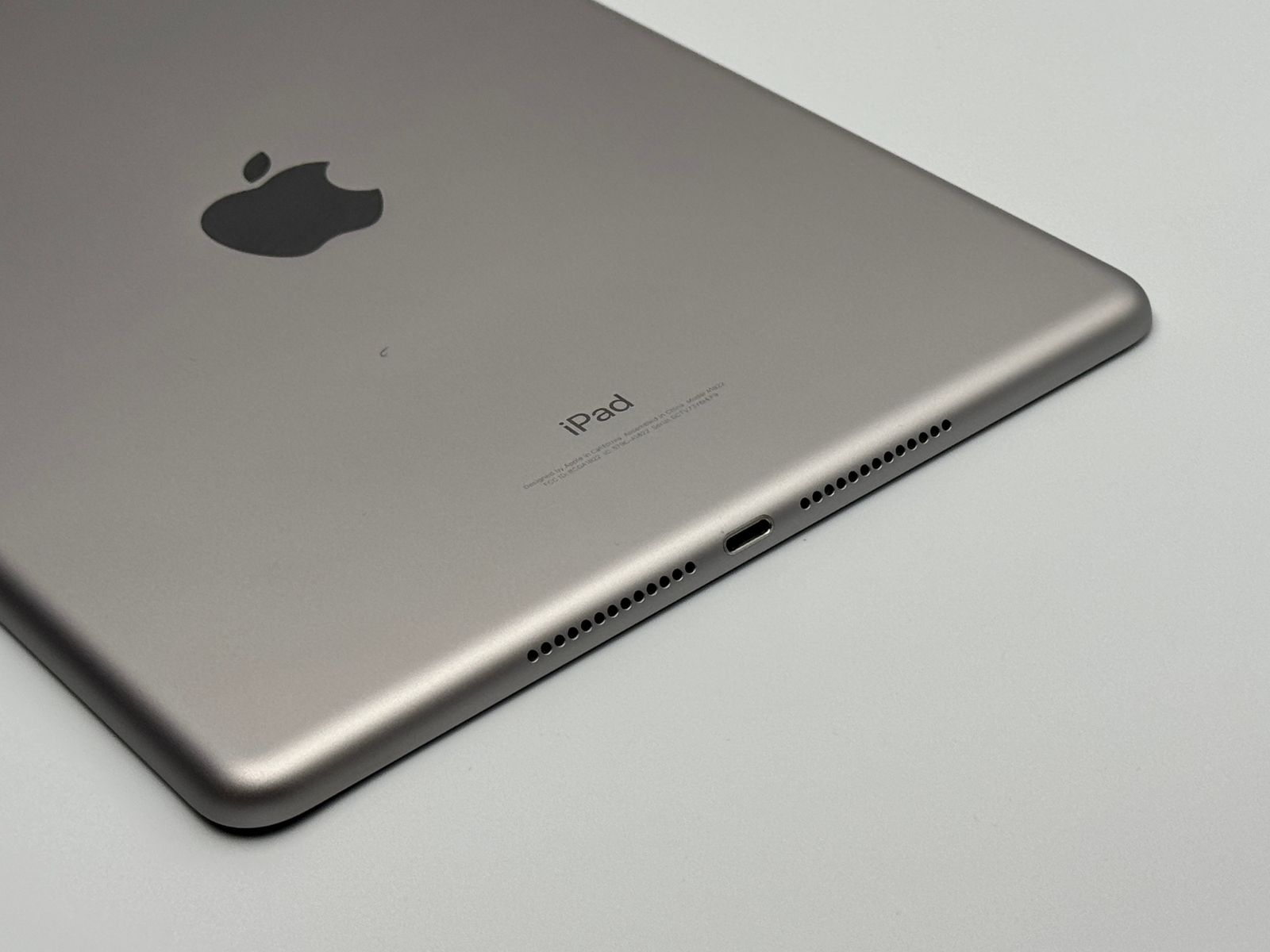 中古B】iPad 第5世代 32GB スペースグレイ Wi-Fi バッテリー【80