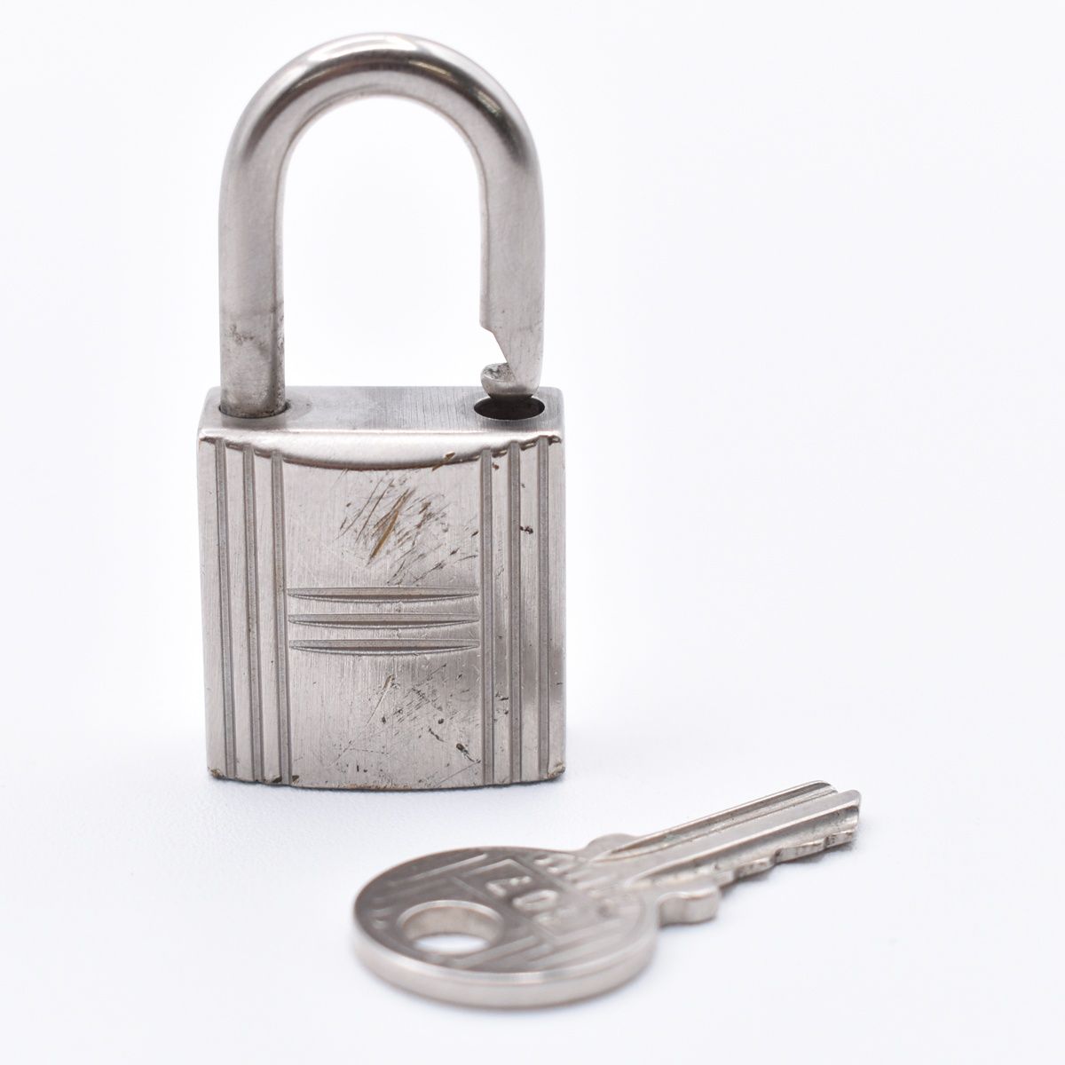 HERMES エルメス カデナ 鍵 シルバー 南京錠 39BS205-4 - メルカリ