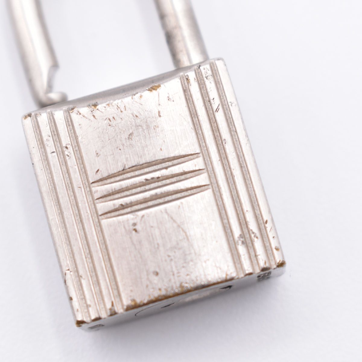 HERMES エルメス カデナ 鍵 シルバー 南京錠 39BS205-4 - メルカリ