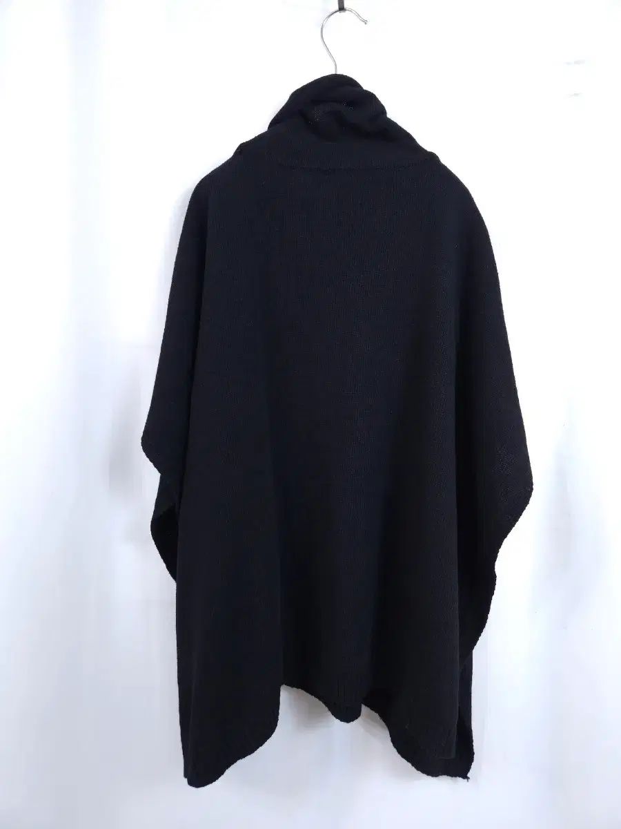 ブラック タートルネック ニット ケープ ポンチョ - メルカリ
