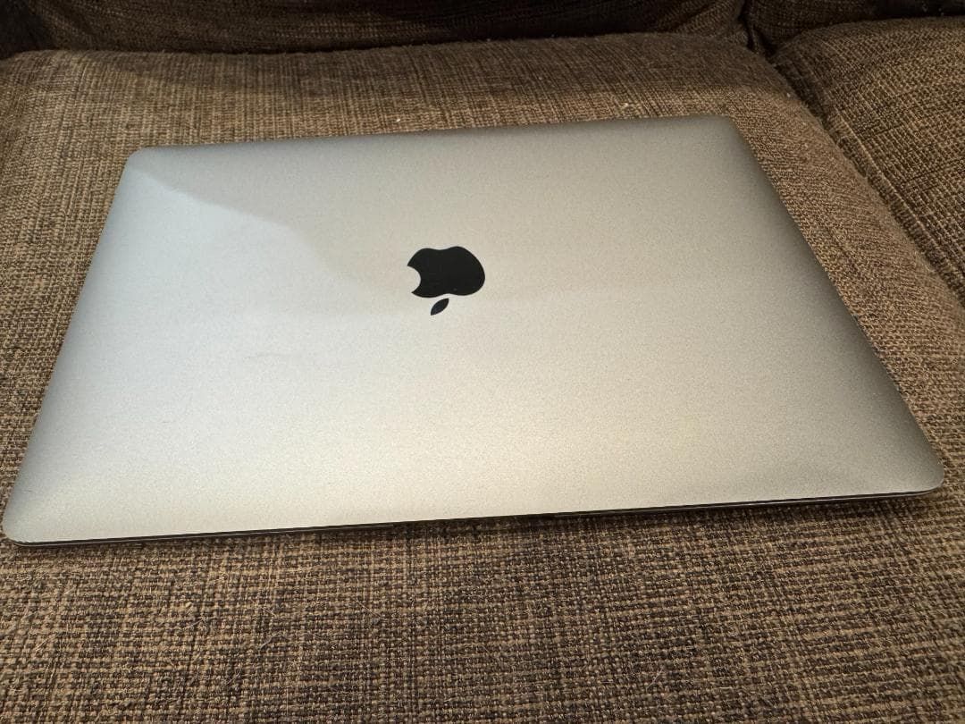 MacBook Air 13インチ シルバー 箱付き MacBook Air 13インチ シルバー 外箱付き Majextand装着 - メルカリ