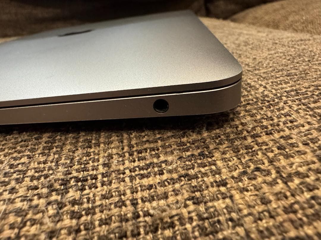 MacBook Air 13インチ シルバー 外箱付き Majextand装着 - メルカリ