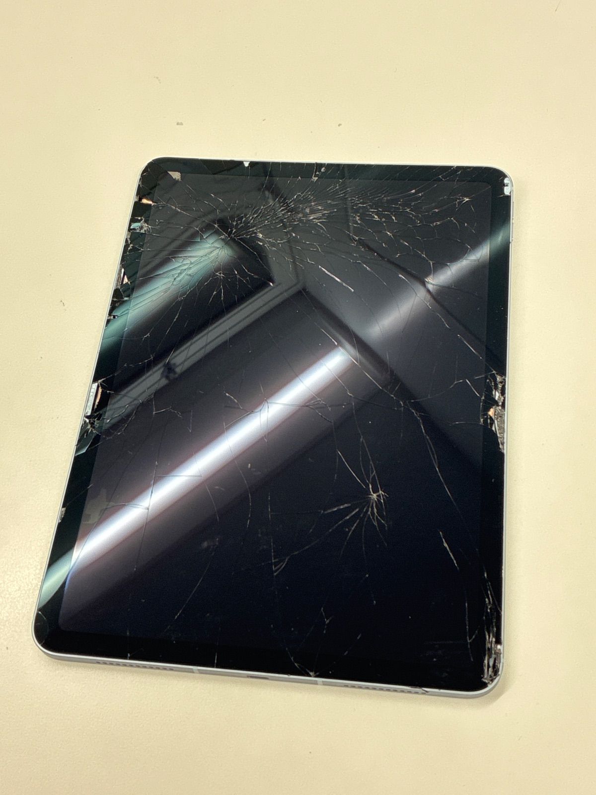 ジャンク】Apple iPad Air 第4世代 Cellular 64GB スカイブルー A2072