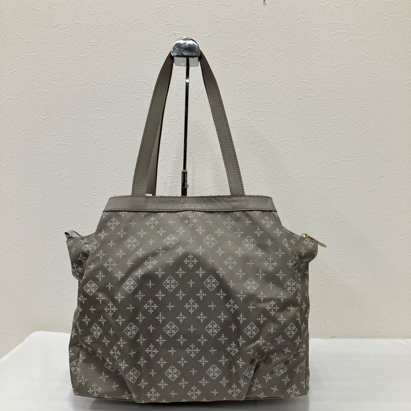 russet タウントートバッグ【ナイロン】 グレージュ 未使用 9242 russet ラシット トートバッグ ハンドバッグ グレー ライトグレー