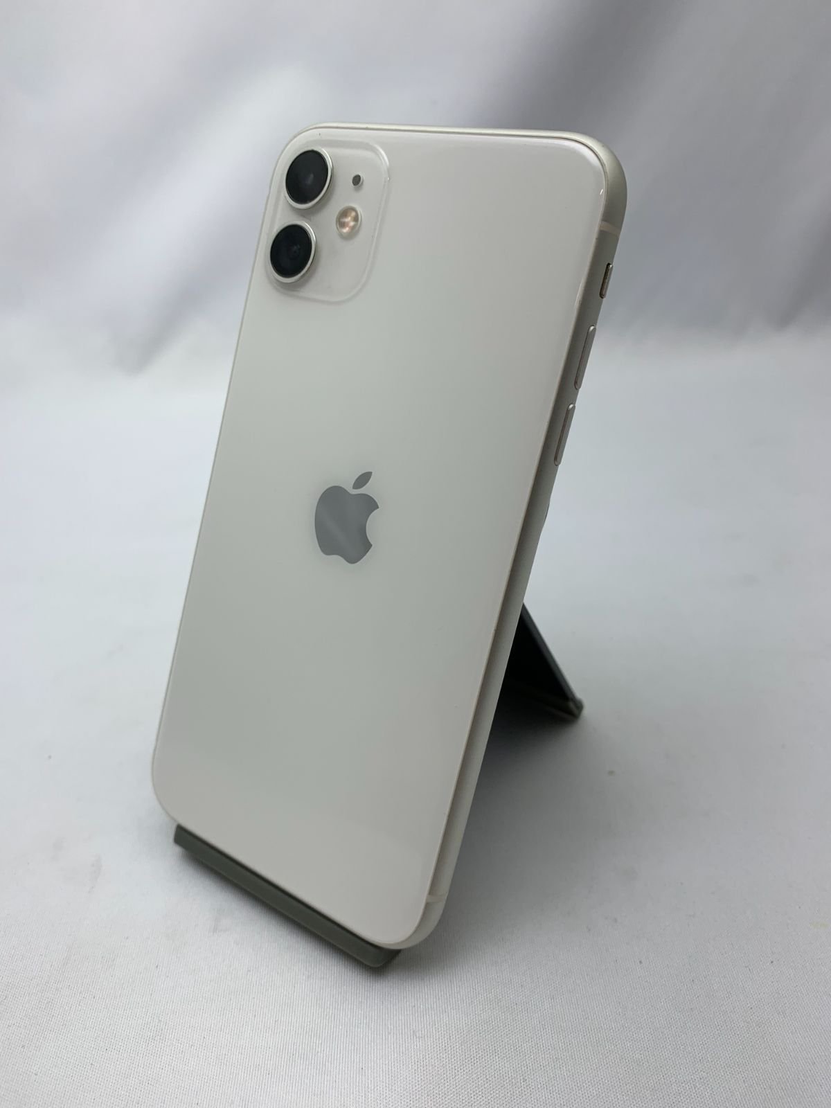 中古・画面キズ有・バッテリー劣化】iPhone 11 64GB ホワイト sim