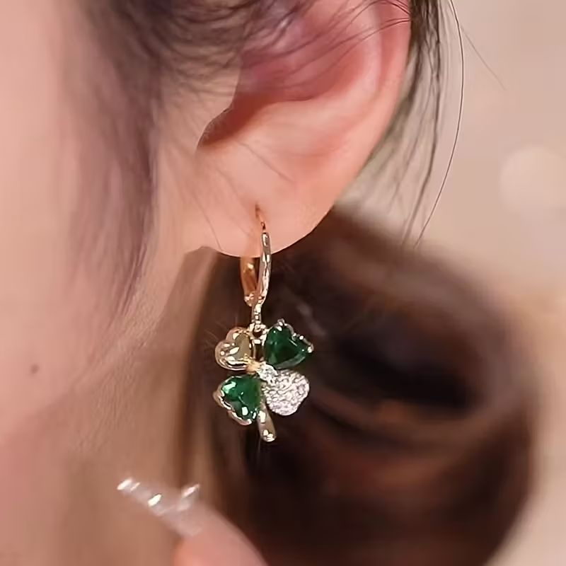 幸運の四つ葉クローバーピアス｜18Kゴールドメッキ エレガントデザイン