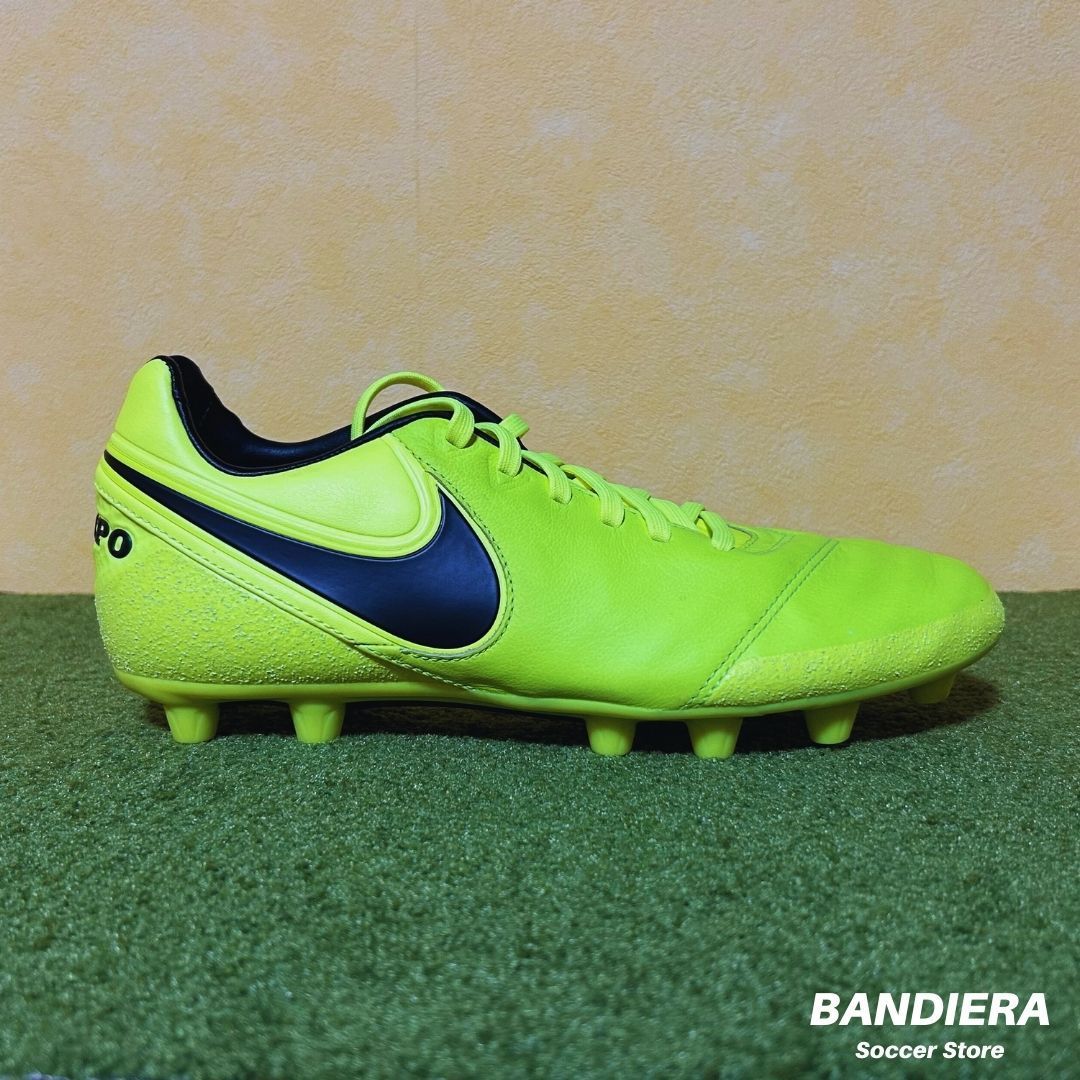 新品・未使用】NIKE ナイキ サッカースパイク ティエンポ レガシー II