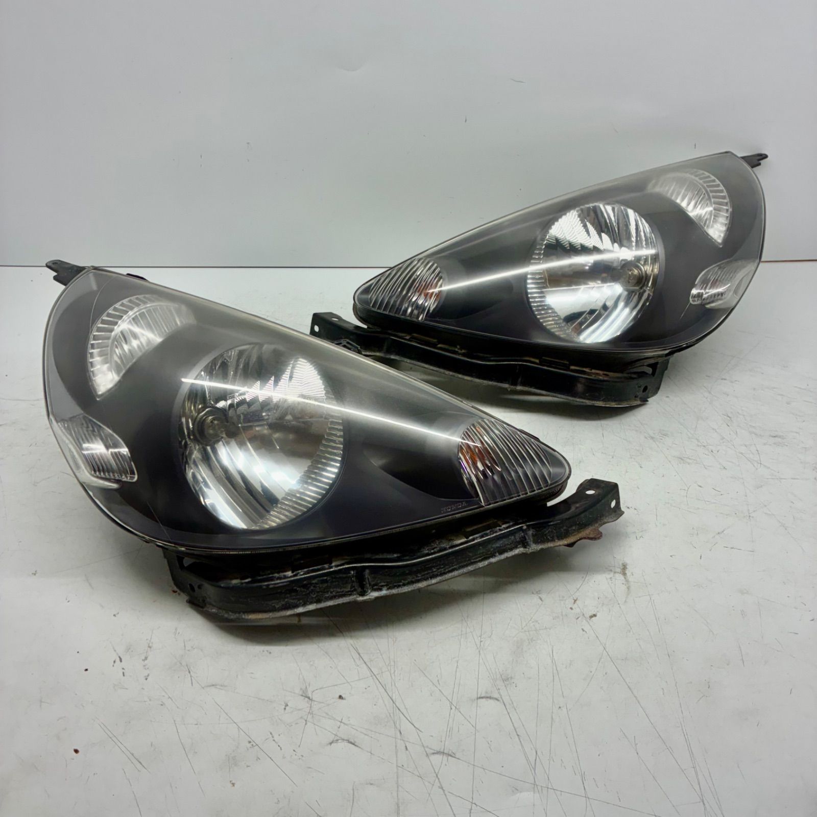 良品【コーティング済】GD1 GD2 GD3 GD4 フィット 前期 ヘッドライト