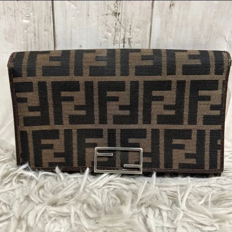 FENDI フェンディ ズッカ柄 長財布 二つ折り FFロゴ レザー 財布