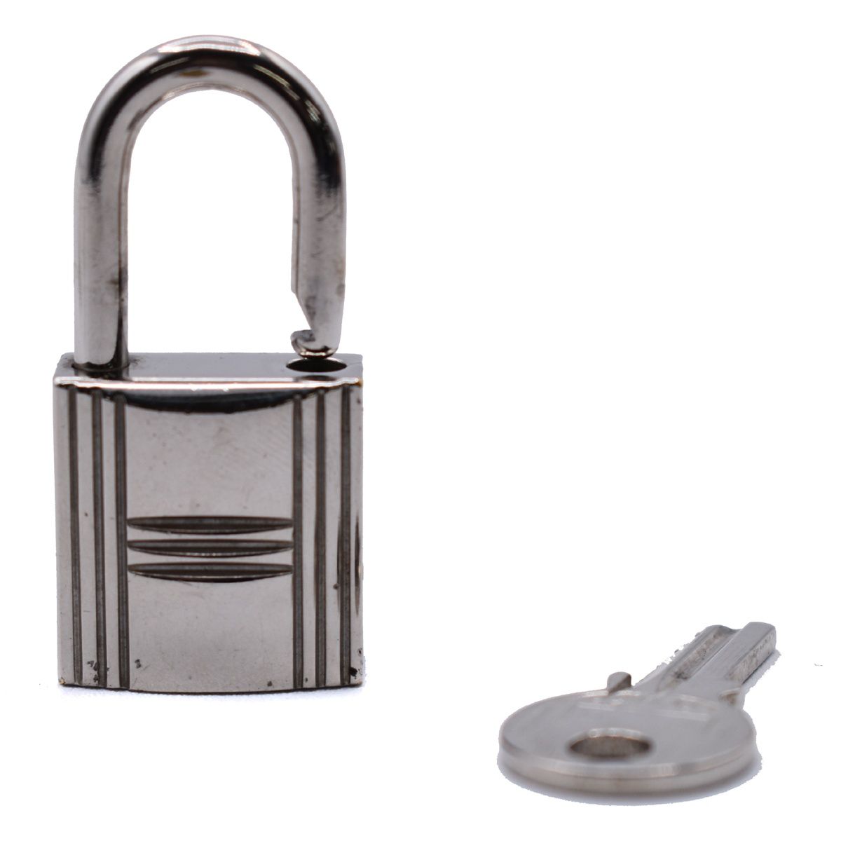 HERMES エルメス カデナ 鍵 シルバー 南京錠 39BS205-3 - メルカリ