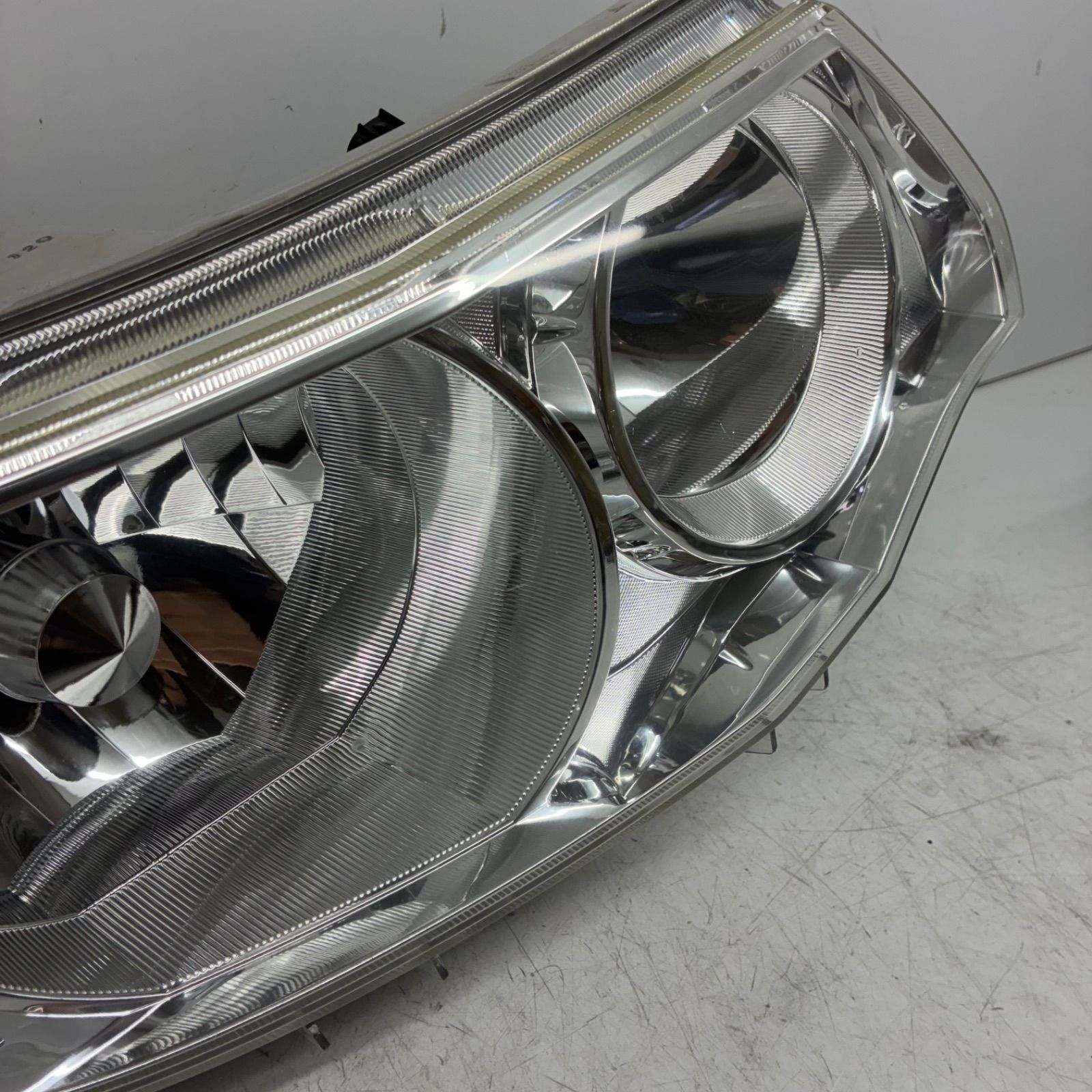 美品【コーティング済】L375S L385S タント カスタム ヘッドライト