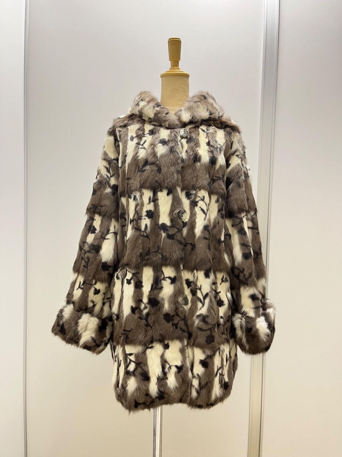 リバーシブル毛皮コート リス リアルファー C26020412 - メルカリ