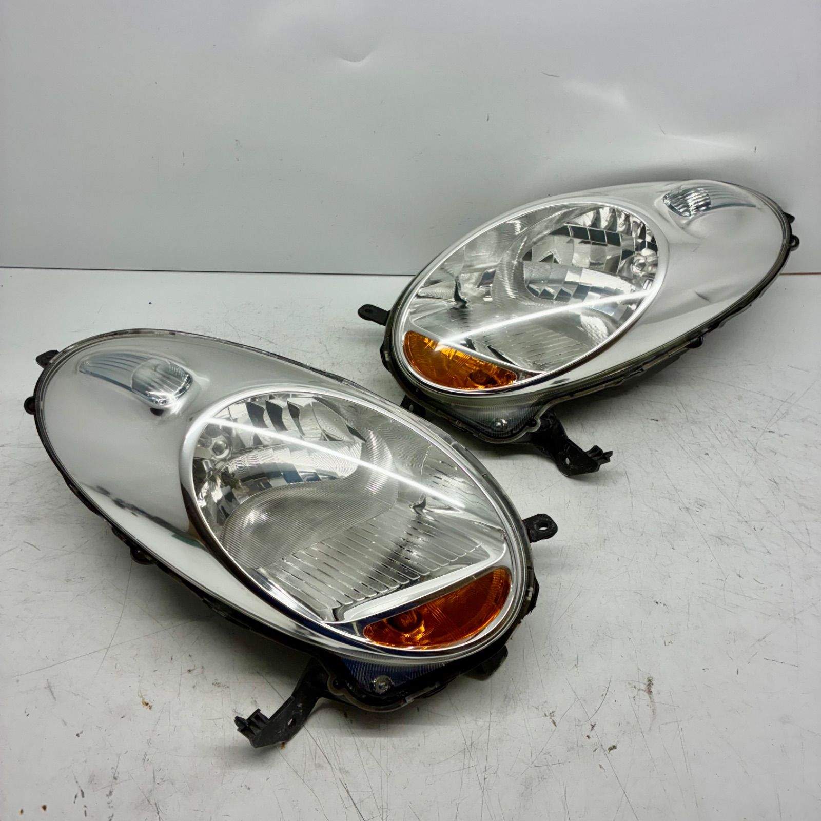 美品【コーティング済】 日産 YK12 BK12 AK12 K12 マーチ ヘッドライト