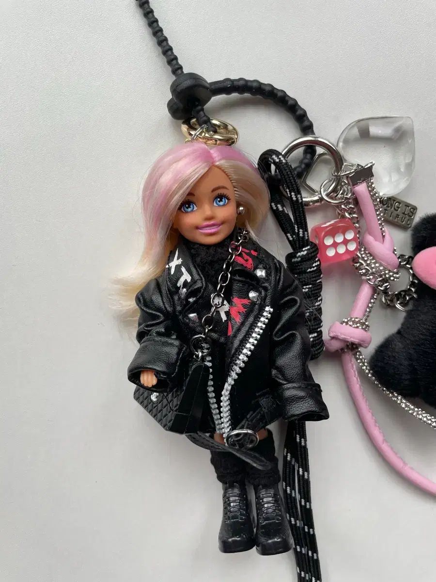 送料無料)マテル正規品 バービーキーホルダー チェルシーキーホルダー