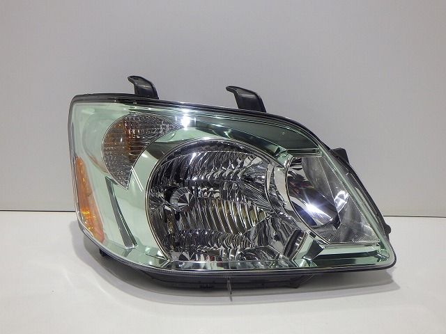 ノア 右ヘッドライト HID AZR60/65 後期 28-181 N0 81150-28830