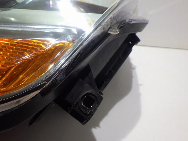 ノア 右ヘッドライト HID AZR60/65 後期 28-181 N0 81150-28830